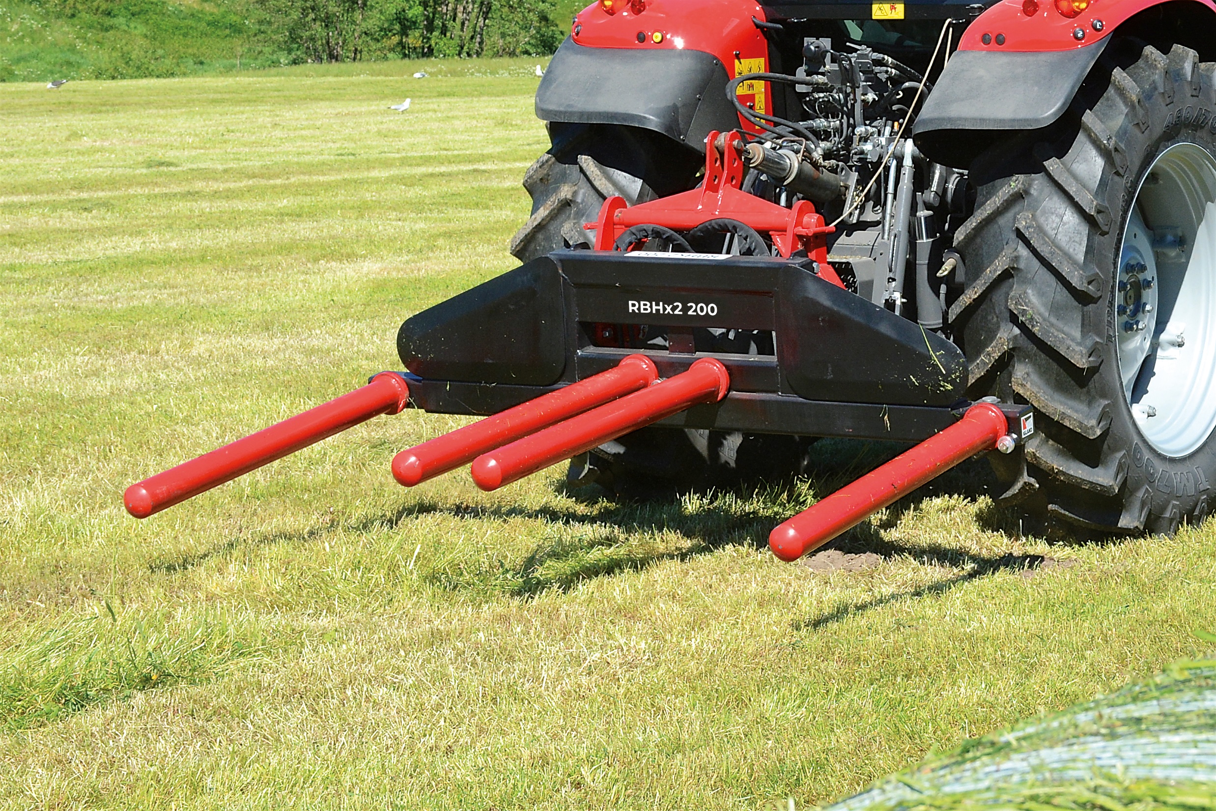 pic_IGLAND RBH 2 x 200 ROUND BALE HANDLER__Rbhx2 200 Action